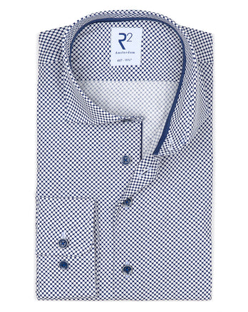 Extra lange Ärmel. Weißes Punktedruck-Baumwollhemd kobalt