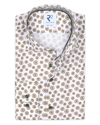 Extra lange Ärmel. Weißes Baumwollhemd mit Zitronendruck Green