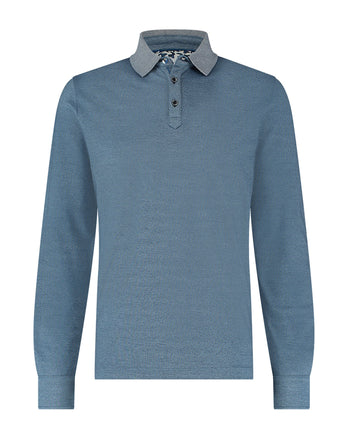 Extra lange Ärmel. Blaues mercerisiertes Langarm-Polo kobalt