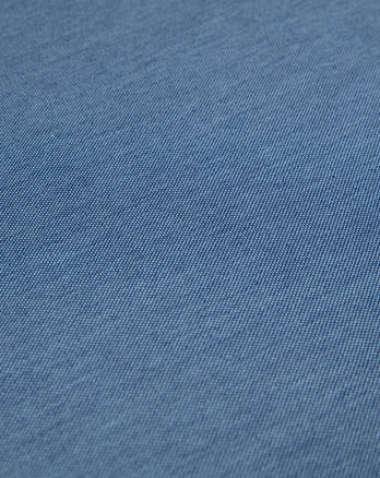 Extra lange Ärmel. Blaues mercerisiertes Langarm-Polo kobalt