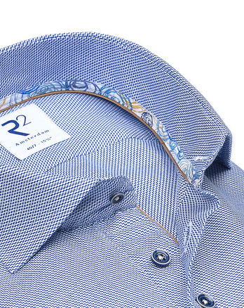 Extra lange Ärmel. Blaues Dobby-Baumwollhemd kobalt