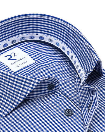 Manches extra longues. Chemise en coton à carreaux bleu cobalt Navy